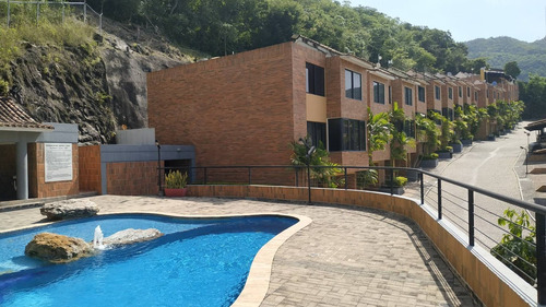 Imagen 3 de 14 de 157068 Yackeline Tovar 0414-5831984 Venta Townhouse Lomas Alto