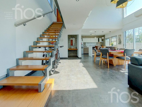 Imagen 5 de 28 de Venta Casa De 3 Dormitorios Con Parque Piscina Cochera En Funes
