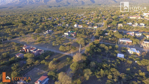 Lote En Esquina De 400 M2 En Barrio Los Troncos