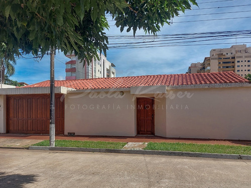 Imagen 11 de 17 de Céntrica Casa Con 2 Frentes A Metros De La Avenida Banzer