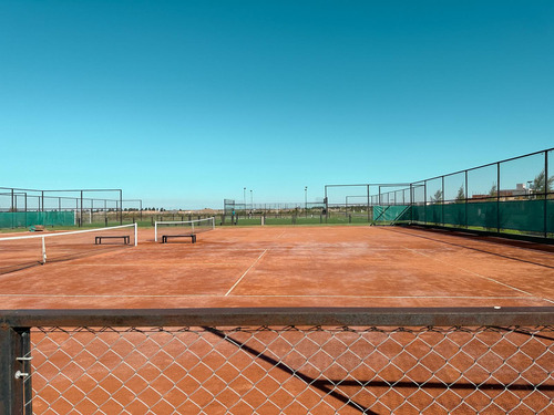 Terreno Con Frente Sur En Vida Barrio Cerrado Funes Con Amenities