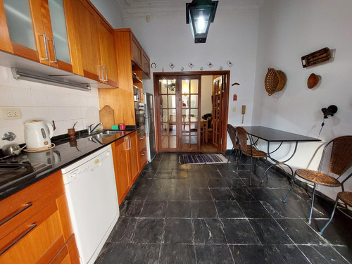 Casa En Venta De 250m² Con 7 Ambientes 2 Plantas Con Terraza Libre. Apto Crédito Rosario, Santa Fe