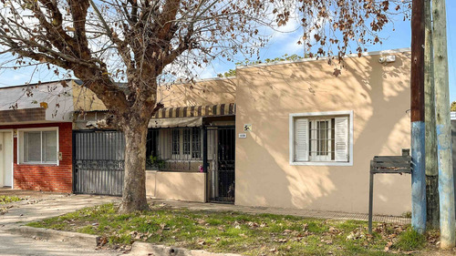 Casa 4 Ambientes Bernal Cochera Apto Credito