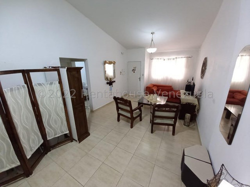 Edgar Centeno, Profesional Inmobiliario Vende Townhouse En Urbanizacion Monte Carmelo San Diego #22-15843