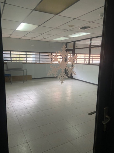 Imagen 13 de 24 de Se Vende Galpon Industrial 2422m²t-1753m²c-5 Ofc+20p.trabajo+10b+50p+p.electrica-guaicay-es