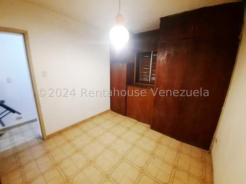 Casa De Dos Niveles Para Uso Comercial En Alquiler Los Palos Grandes I