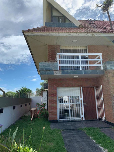 Casa En Venta - 3 Dormitorios 3 Baños 1 Cochera - 210mts2 - Mar Del Plata