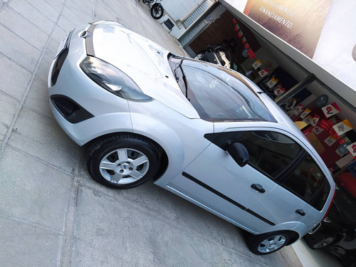 Imagem 1 de 8 de Ford Fiesta 1.0 Mpi Hatch 8v Flex 4p Manual
