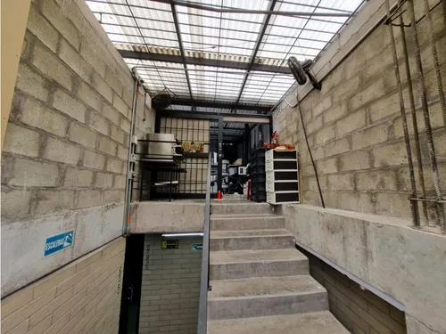 Rhbr-12972 (bodega 3 Niveles Sector Barrio Sta Fe)