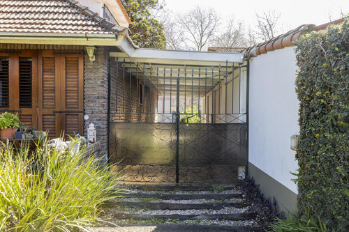 Casa En Adrogue, Fondo Libre Y Pileta