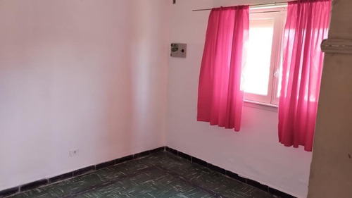 Imagen 8 de 12 de Casa En Ph Al Frente De 2 Dormitorios Completamente Independiente Con Garage. Banfield E.