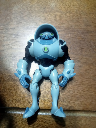 Ben 10 Ultimate Alien 10cm Water Hazard Haywire (Usado)