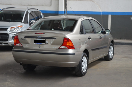 Imagen 2 de 14 de Ford Focus 1.6 Ambiente 4p 2008 Unico