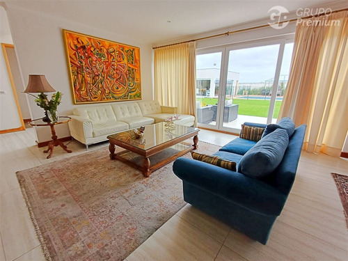Casa En Venta Av. Bosques De Montemar En Concón