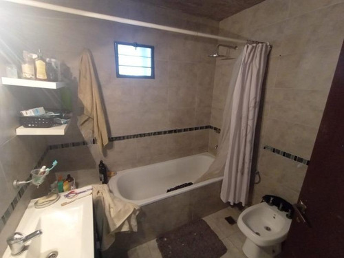 Casa En Venta - 3 Dormitorios 1 Baño - Cochera - Ringuelet