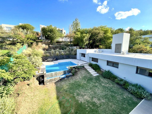 4 Dormitorios - 1 Planta - Calef.centr - 450mts2 Cubiertos