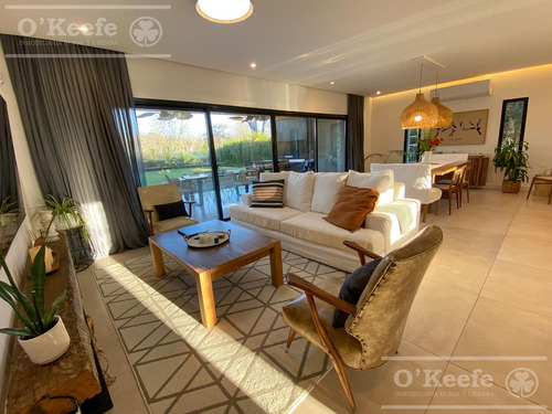 Casa En Venta En Fincas De Hudson, En Una Planta 4 Dormitorios Con Piscina