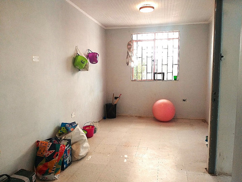 Casa De Un Piso Solida Pareo Simple Paradero 12