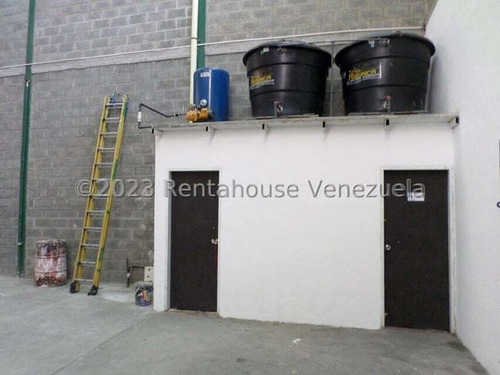 Gisselle Lobo Alquila Excelente Galpon Comercial Ubicado En Zona Centrica De Barquisimeto, Posee Portones, 2 Oficinas, Baños, Congelador, Linea De Cantv, Tanque De Agua Aereo Y Mas....!!!!! 2 4 6 5 2