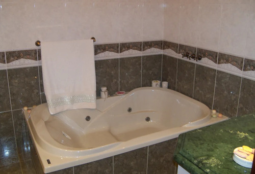 Vendo En Colon Casa Con Piscina , Barbacoa De 3 Dorm. Y Gar