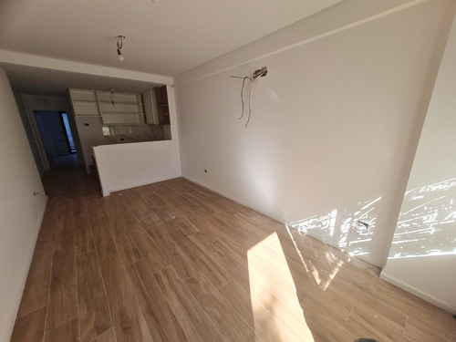 Ph 2 Amb 60m2 Planta Baja Frente! Con Entrada Indep. Amplio Patio!! - Montiel 1762