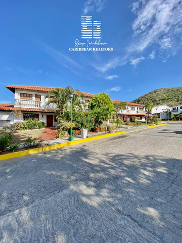 En Venta Bonita Y Espaciosa Casa, En El Conjunto Residencial Vista Caribe