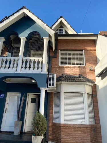 Imagen 1 de 12 de Permuta - Triplex De Categoria De 4 Ambientes En Venta - Villa Sarmiento