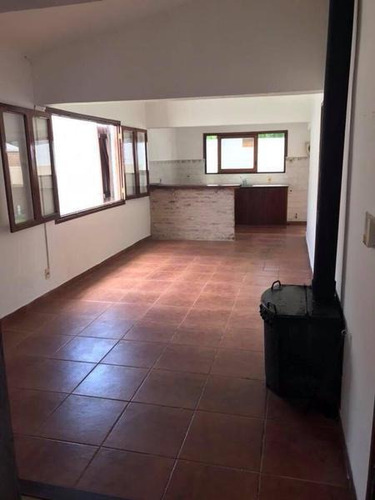 Muy Linda Casa Recientemente Reciclada, 3 Dormitorio, 1 Baño, Estufa A Leña, Parrillero, Horno De Barro Y Cochera. Treinta Y Tres. En Venta Y Alquiler.
