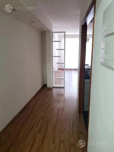 Apartamento - Pocitos, Hermoso, Amplio, Con Patio, Iluminado.