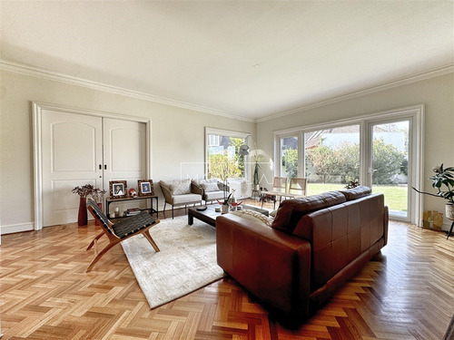 Casa En Arriendo De 6 Dorm. En Lo Barnechea