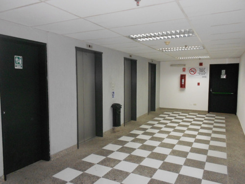 Vendo Oficina De 125 M2. Edificio Gerencial Quorum, Los Ruices.