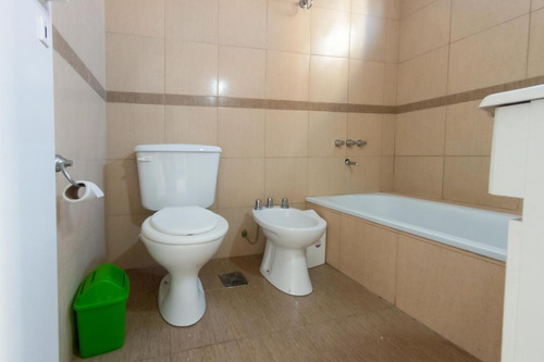Imagen 12 de 16 de Venta-caseros Centro-departamento De 2 Ambientes Con Cochera Fija, Cubierta Y Balcón.