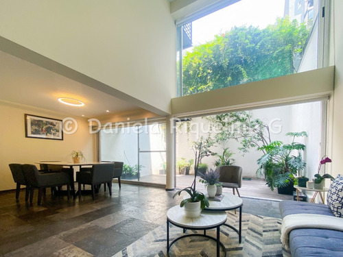 Imagen 2 de 14 de Garden House Con Amplia Terraza Y Sala De Doble Altura