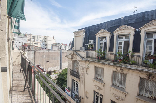 Departamento De 4 Ambientes En Edificio Histórico En Congreso