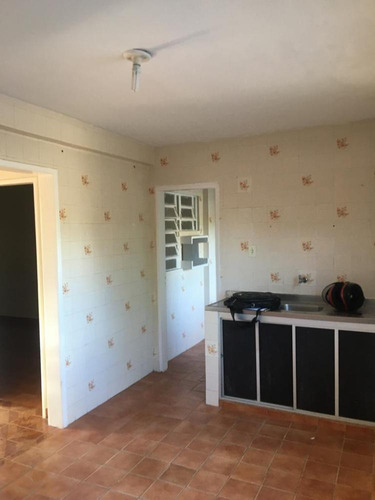 Imagem 9 de 17 de Ótima Casa 1ºandar Tipo Apto, 2 Quartos Sociais, Não Tem Garagem, Areias Perto De Tudo - Cs9852l