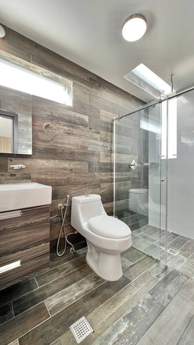 Imagen 9 de 15 de Moderna Casa Urb California Suite