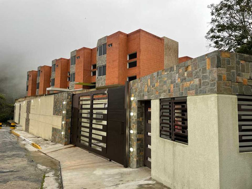 Exclusivo Town House De 3 Niveles. Obra Gris En La Entrada. Naguanagua