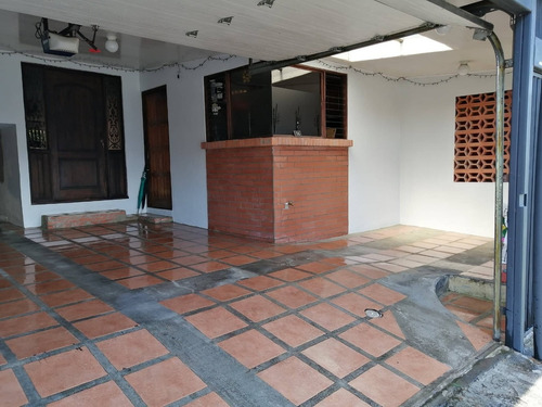 Imagen 2 de 13 de Venta Casa Grande 5 Habitaciones, 3 Baños,doble Uso De Suelo