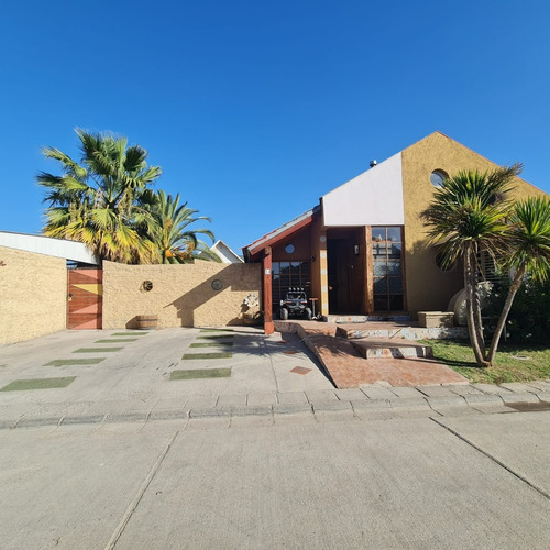 Se Vende Casa Dentro De Condominio Santa Sofia, Machali.