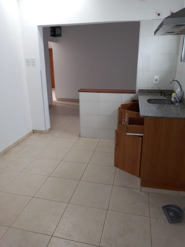 Apto. En Malinas 3412/2 Esq. Albania. $14500