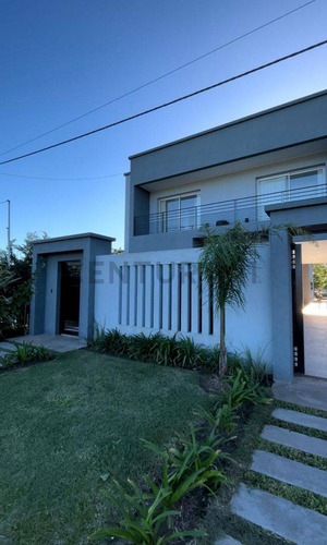 Casa En Venta En City Bell, Barrio La Serena, Calle 446 E/ 157 Y 158