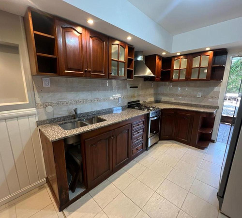 Casa En Venta De 3 Ambientes Con Cochera En Quilmes Este.