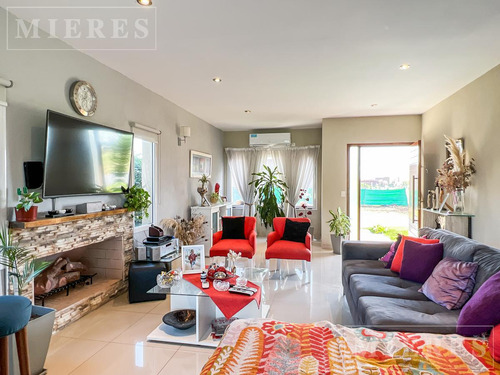 Casa En Venta Sobre Lote Interno En San Sebastián Área 12