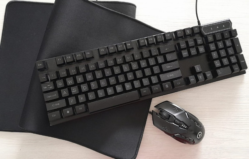 Combo Gamer Teclado V4 Mouse G5 Mousepad Xxl  90 Cm X 40cm 