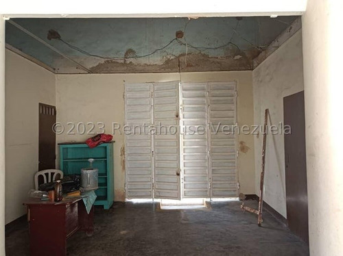 . Jv Vende Haz Realidad Tu Sueño: Casa Quinta Espaciosa Y Luminosa En Zona Cotizada, Ideal Para Disfrutar De La Tranquilidad Y La Cercanía A La Ciudad. 25-8374