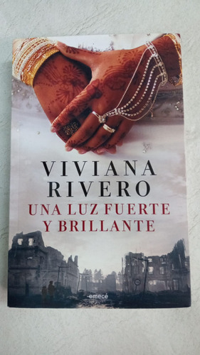 Una Luz Fuerte Y Brillante - Viviana Rivero - Formato Grande