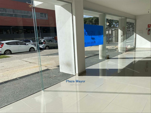 Local En Malvin Frente A Nuevo Centro Comercial