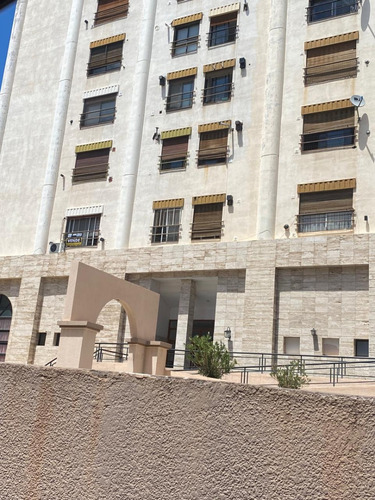 Departamento Céntrico De Amplias Dimensiones,con Cochera, Baulera Y Terraza Exclusiva