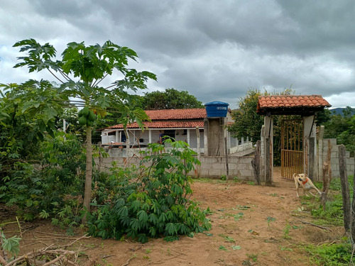 Chácara Com Casa Três Quartos Sala De Estar Cozinha E Dois B