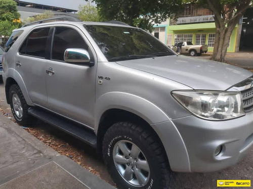 Toyota Fortuner .
